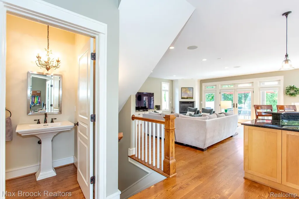 26624 Wyoming Road Huntington Woods City MI 48070