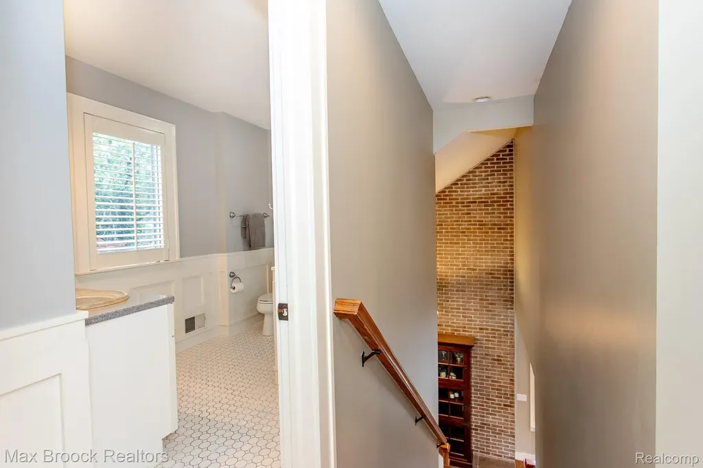 26624 Wyoming Road Huntington Woods City MI 48070