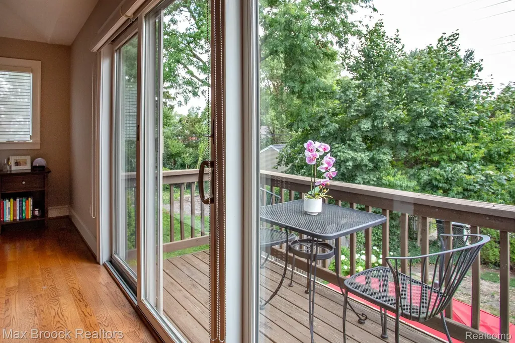 26624 Wyoming Road Huntington Woods City MI 48070