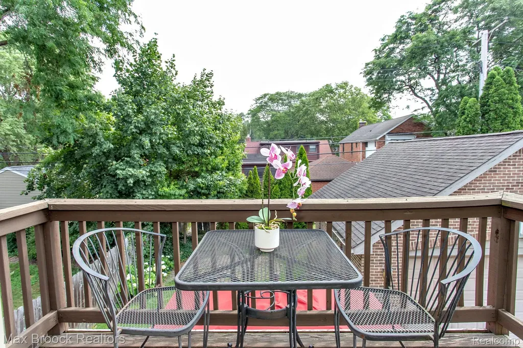 26624 Wyoming Road Huntington Woods City MI 48070