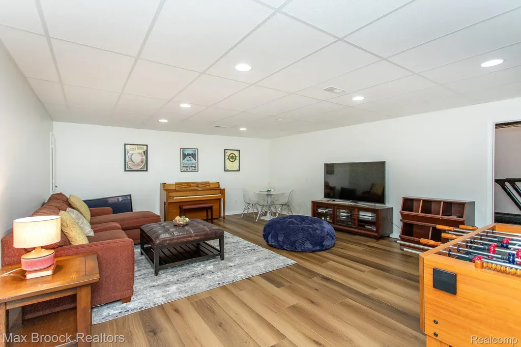 26624 Wyoming Road Huntington Woods City MI 48070