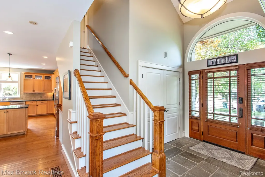 26624 Wyoming Road Huntington Woods City MI 48070