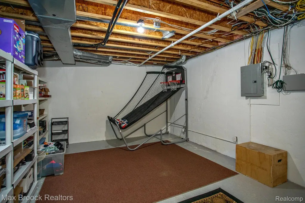 26624 Wyoming Road Huntington Woods City MI 48070