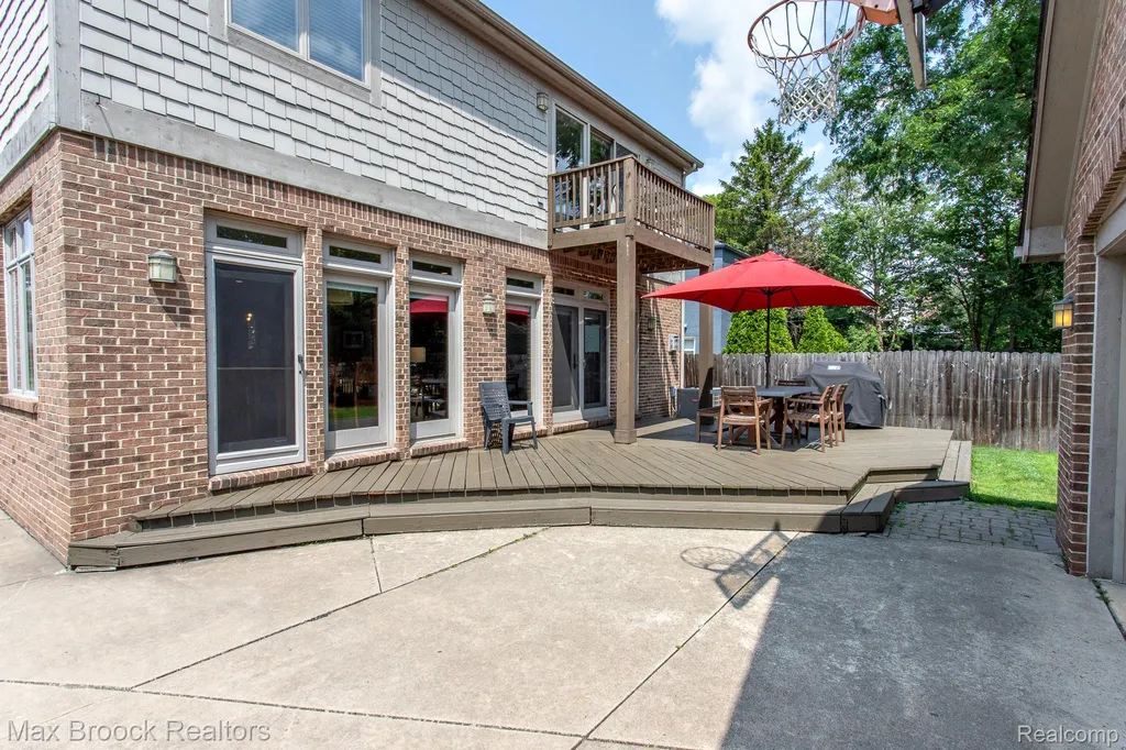 26624 Wyoming Road Huntington Woods City MI 48070