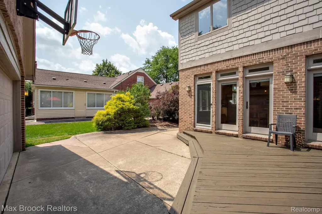 26624 Wyoming Road Huntington Woods City MI 48070