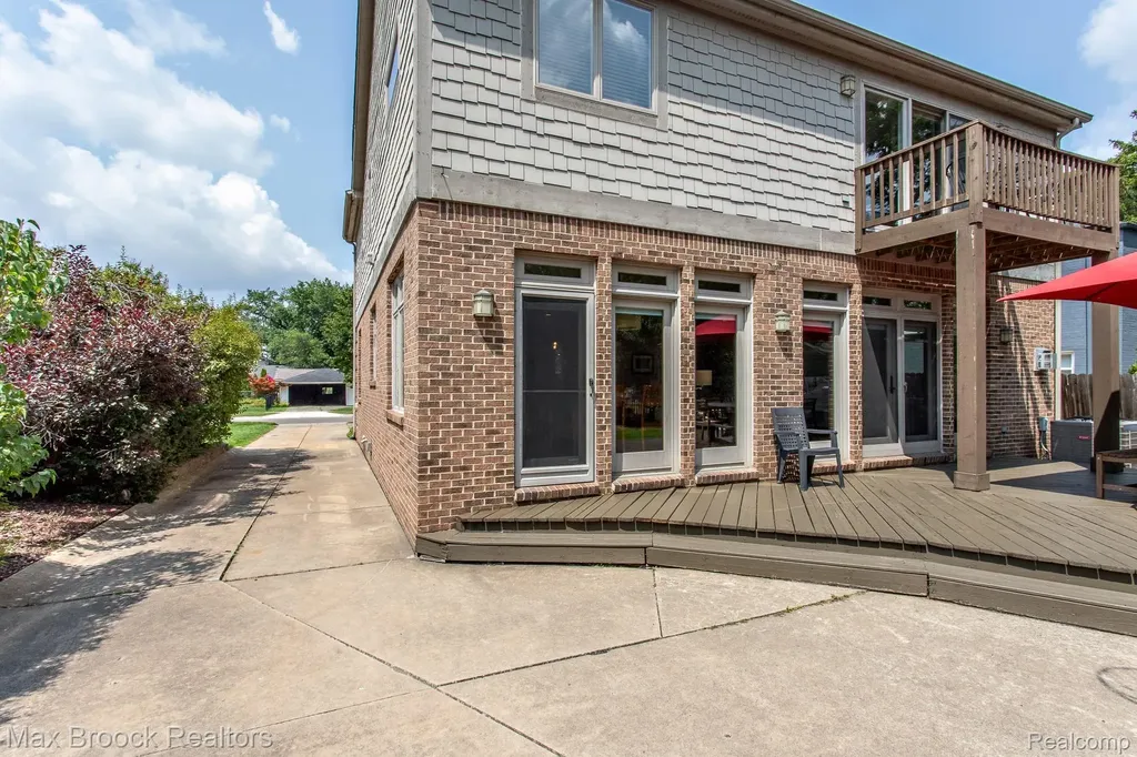 26624 Wyoming Road Huntington Woods City MI 48070