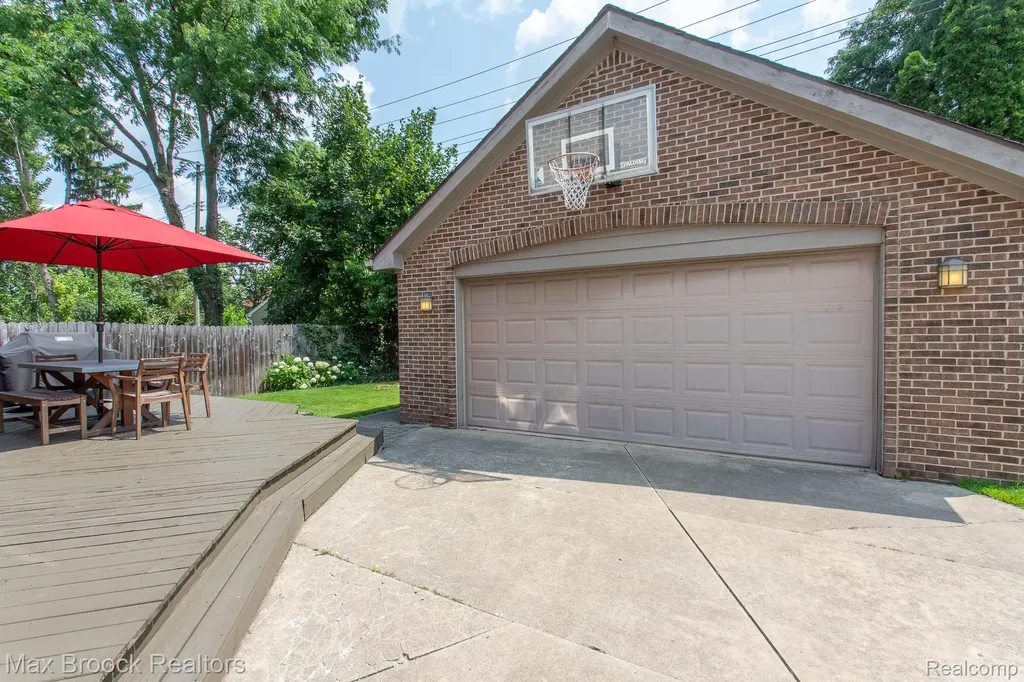 26624 Wyoming Road Huntington Woods City MI 48070
