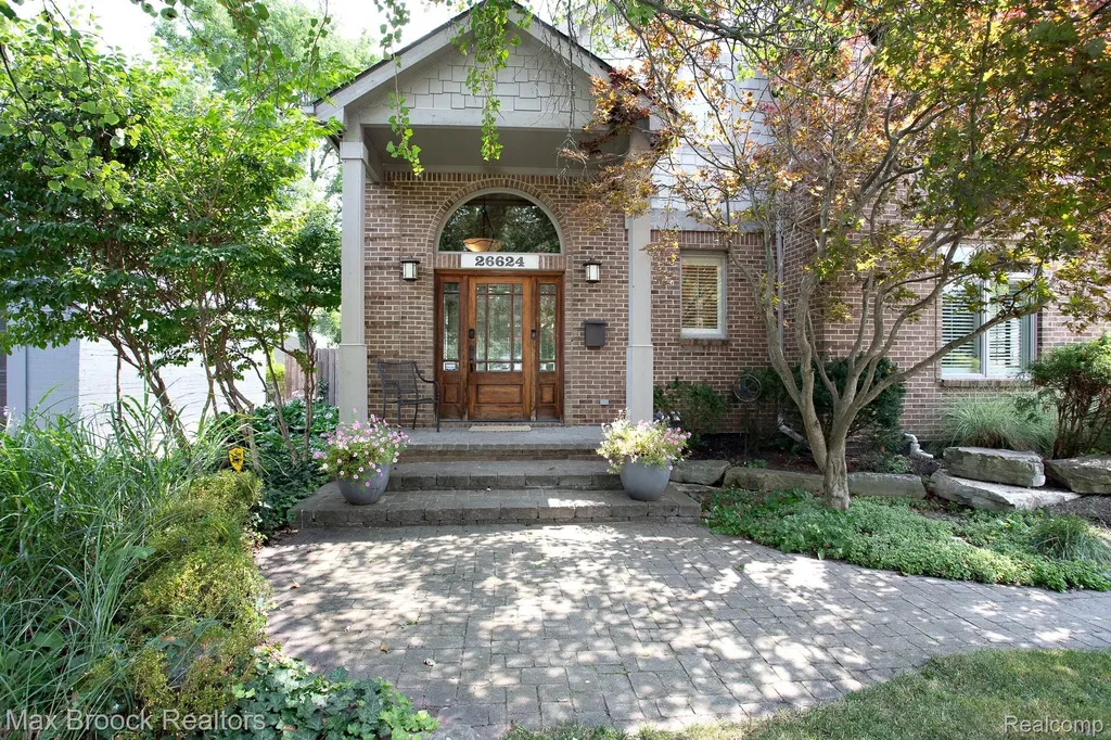 26624 Wyoming Road Huntington Woods City MI 48070