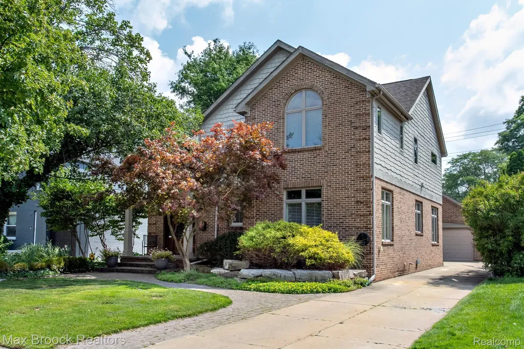 26624 Wyoming Road Huntington Woods City MI 48070
