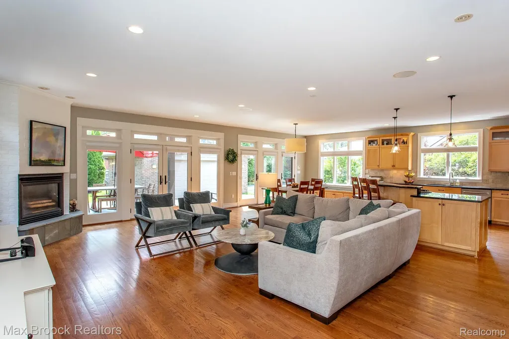 26624 Wyoming Road Huntington Woods City MI 48070