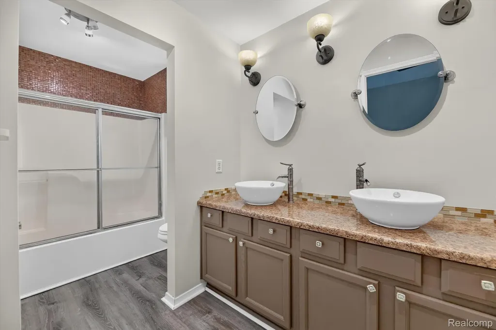 5082 Whispering Glen Trail Grand Blanc Charter Township MI 48442