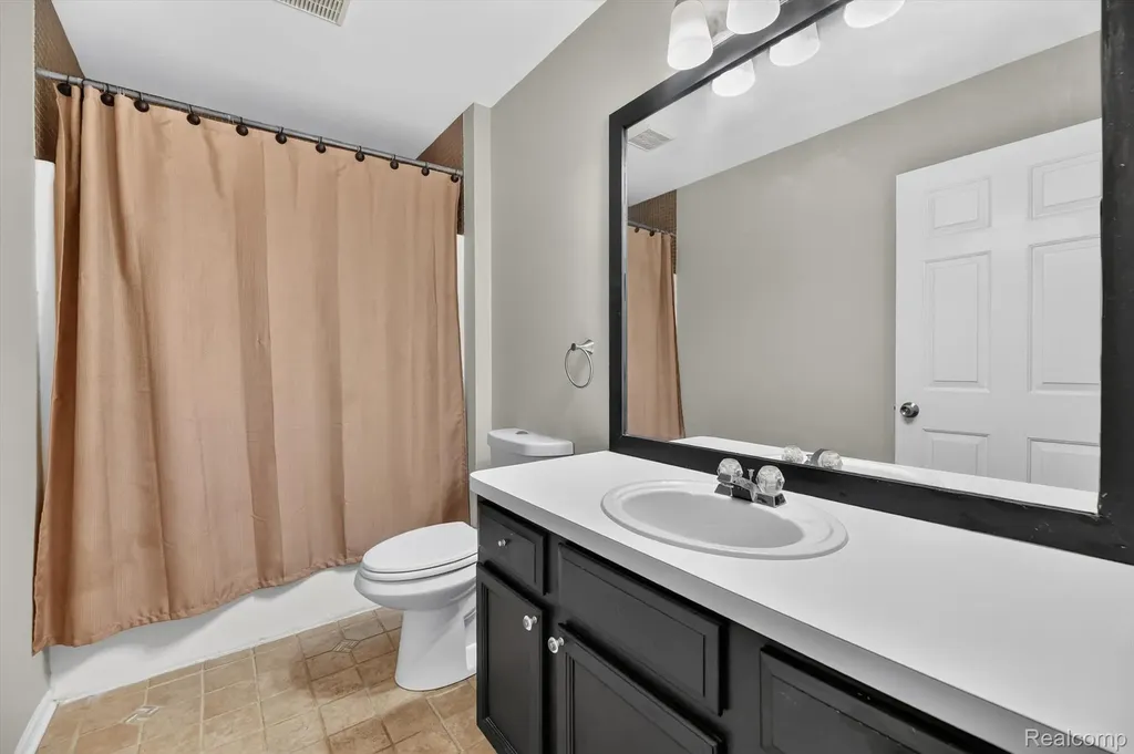 5082 Whispering Glen Trail Grand Blanc Charter Township MI 48442