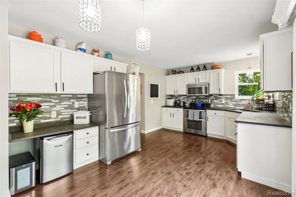 696 Vincent Street Pinckney Village MI 48169