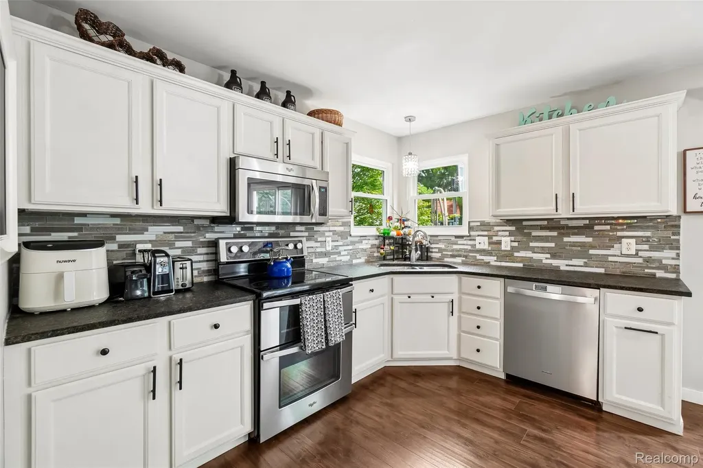 696 Vincent Street Pinckney Village MI 48169