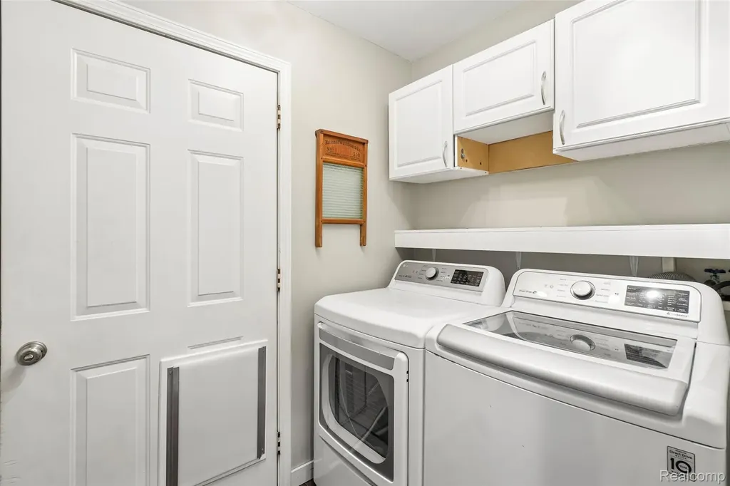 696 Vincent Street Pinckney Village MI 48169