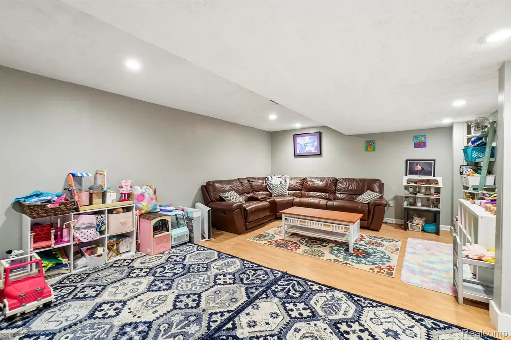 696 Vincent Street Pinckney Village MI 48169