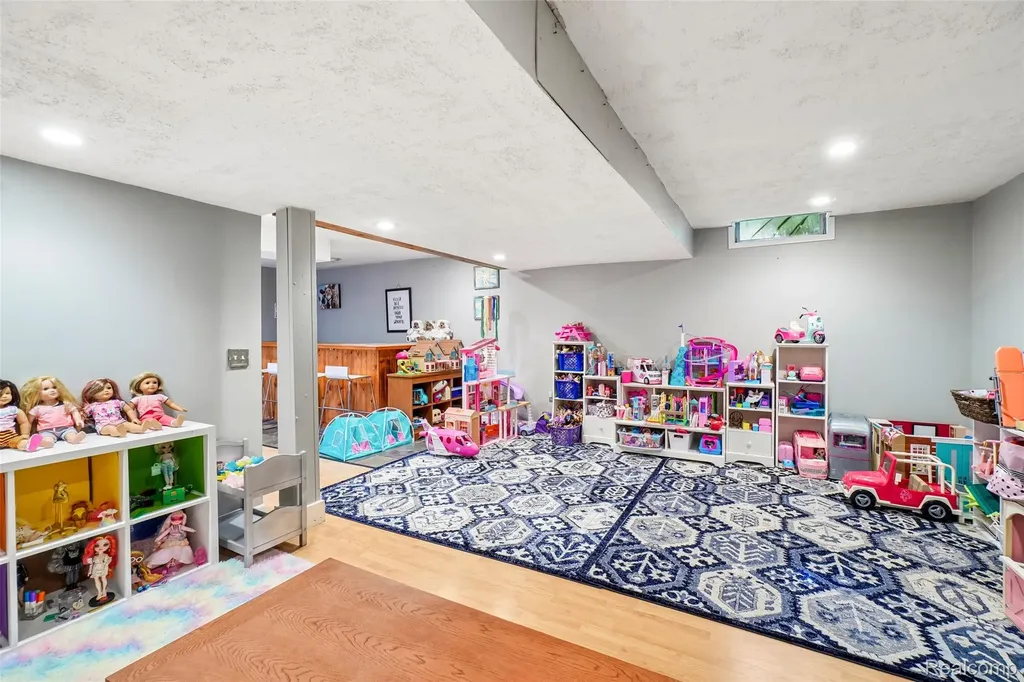 696 Vincent Street Pinckney Village MI 48169