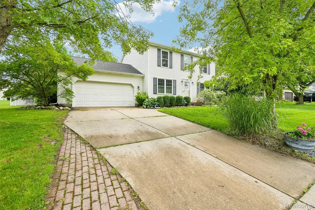696 Vincent Street Pinckney Village MI 48169