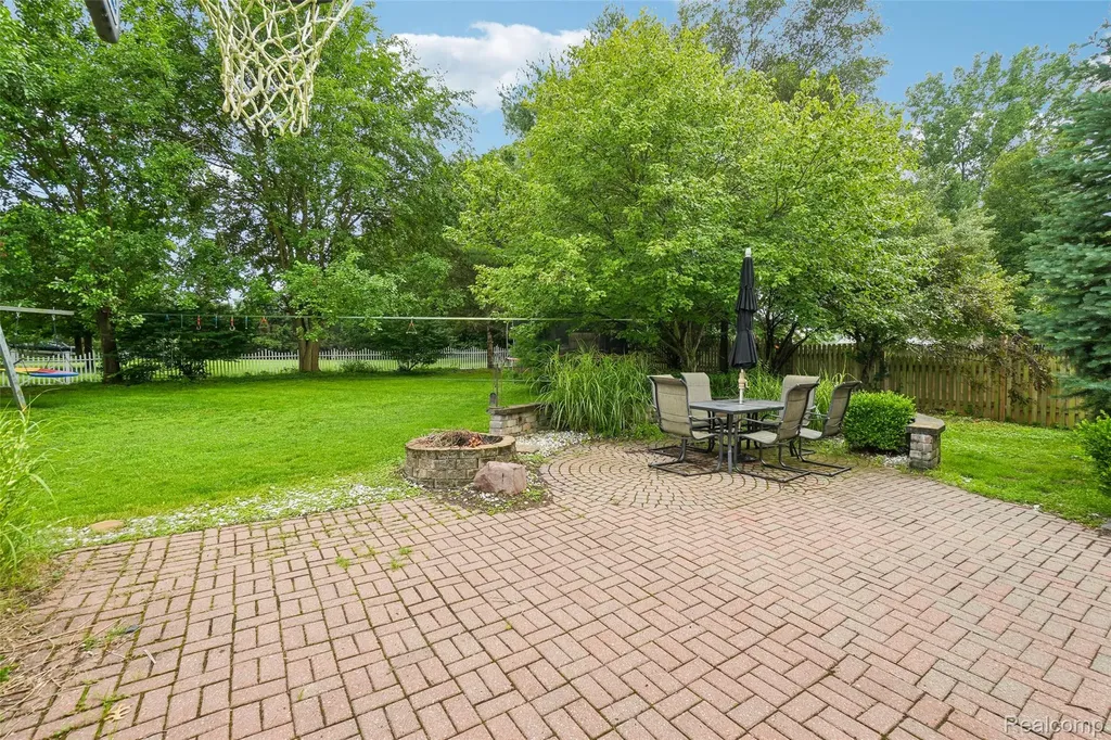 696 Vincent Street Pinckney Village MI 48169