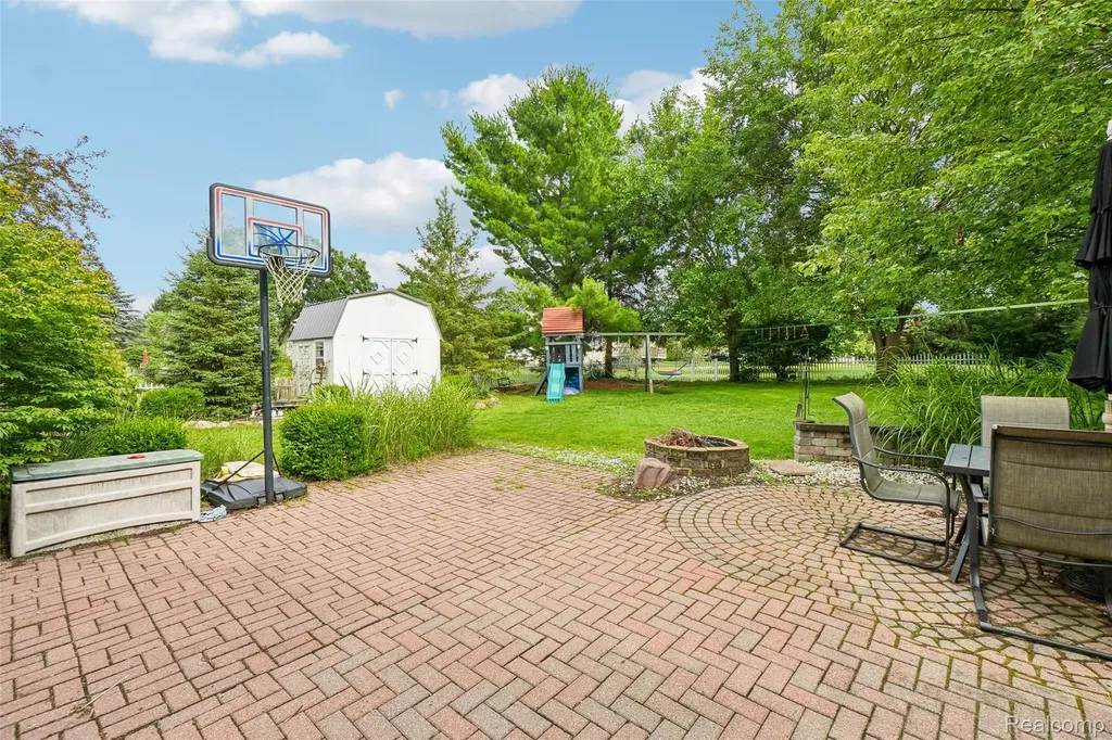 696 Vincent Street Pinckney Village MI 48169