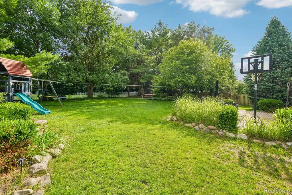 696 Vincent Street Pinckney Village MI 48169