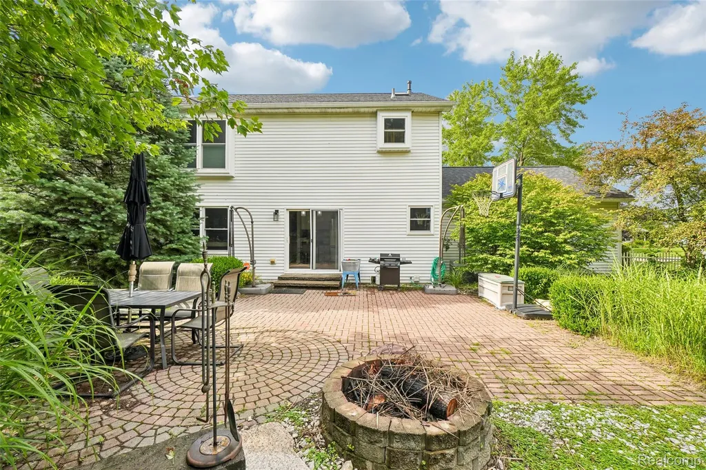 696 Vincent Street Pinckney Village MI 48169