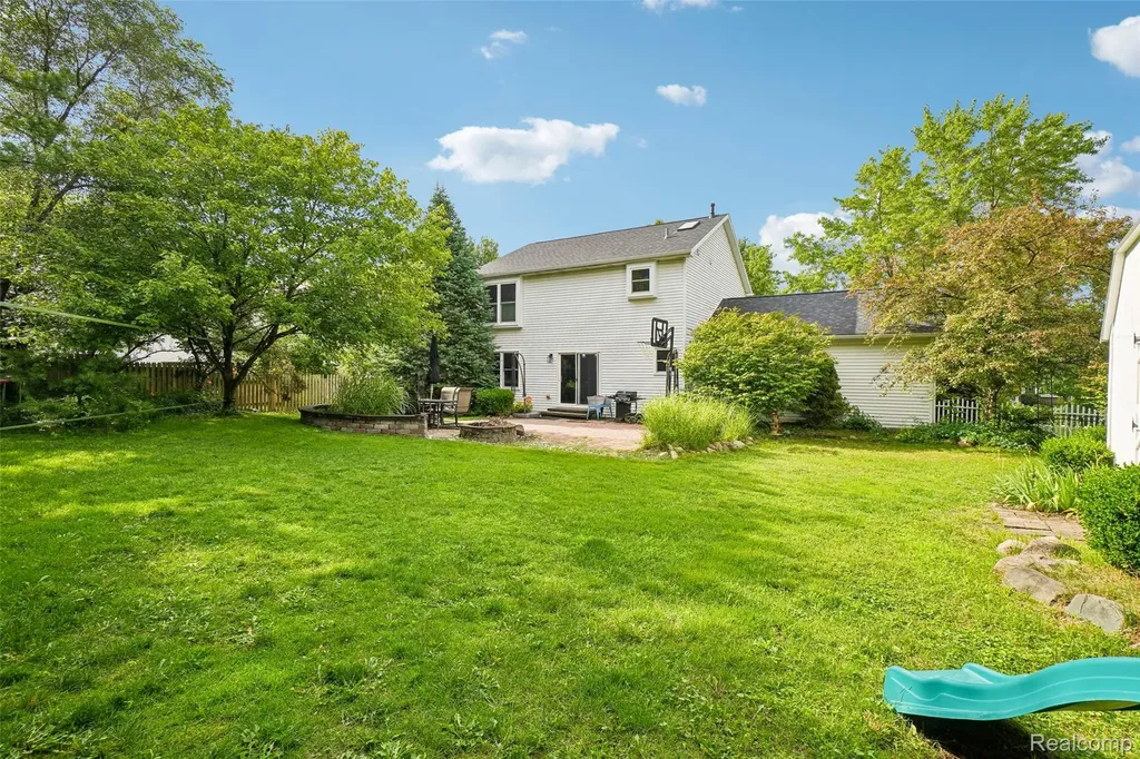 696 Vincent Street Pinckney Village MI 48169