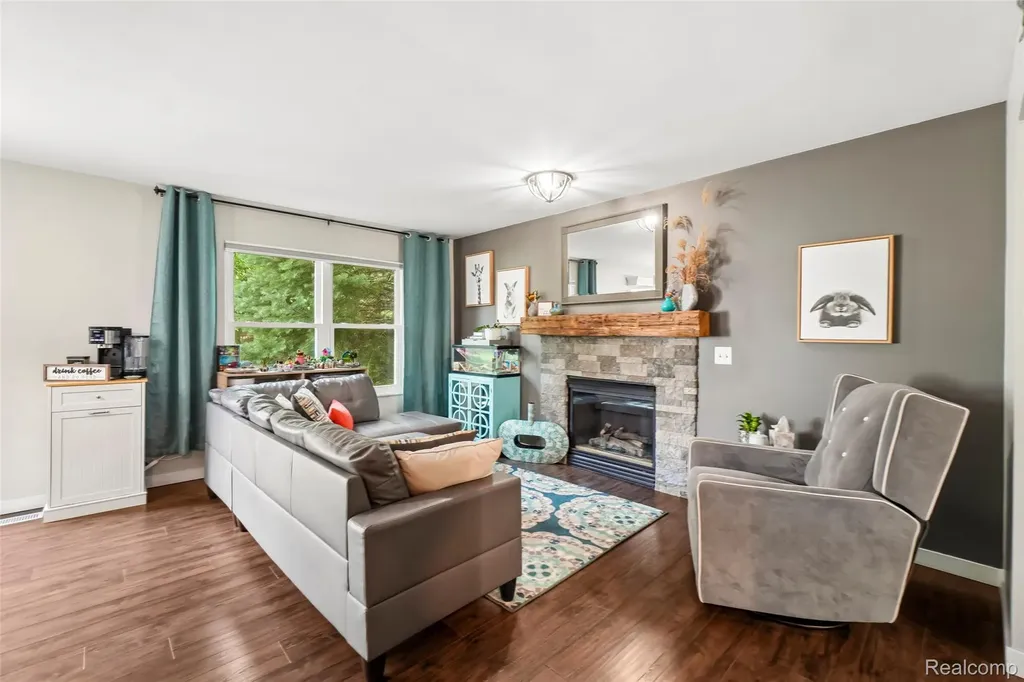 696 Vincent Street Pinckney Village MI 48169
