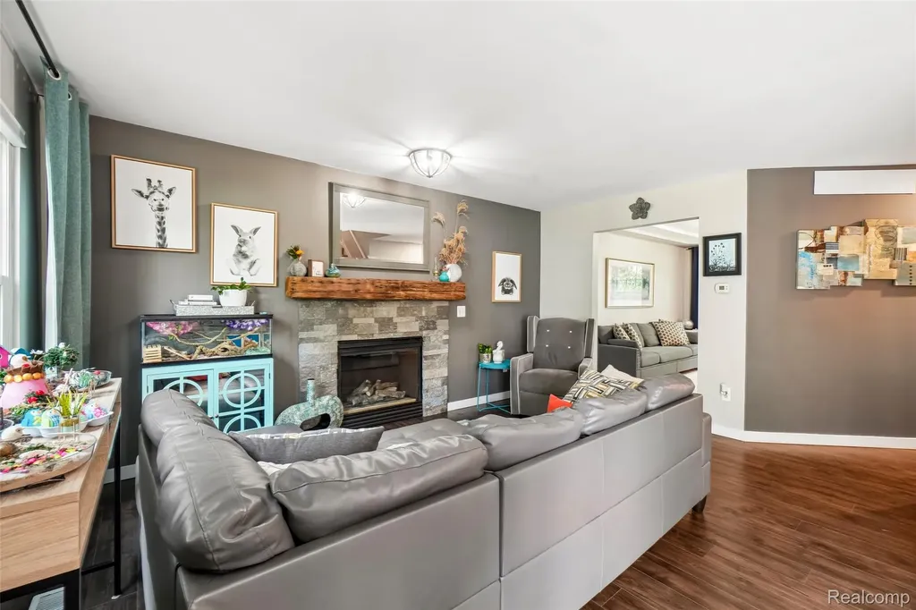696 Vincent Street Pinckney Village MI 48169
