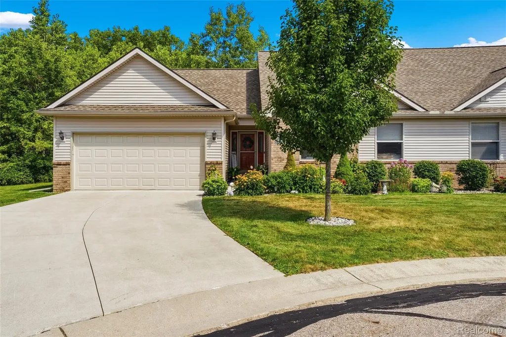 5429 Pintail Court Burton City MI 48509