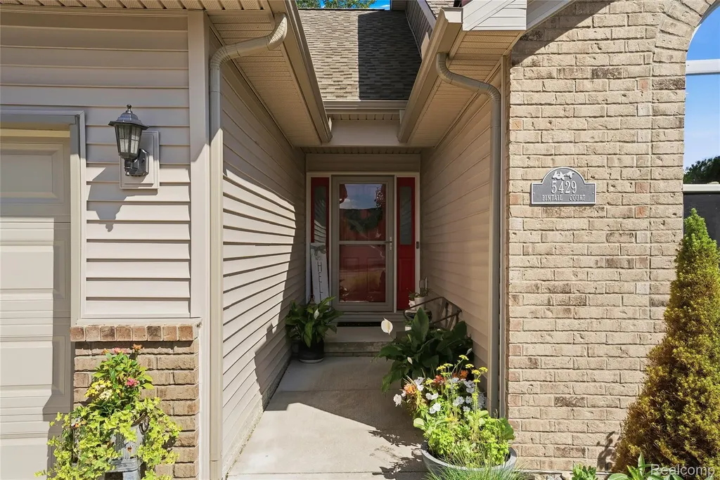 5429 Pintail Court Burton City MI 48509