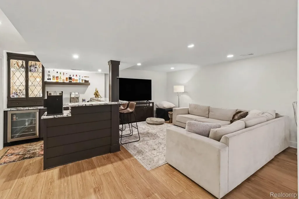 1105 Riverside Street Milford Village MI 48381