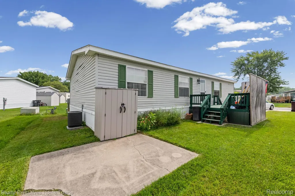 5317 Bart Casco Township MI 48064