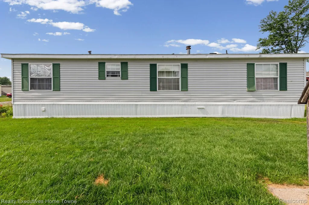 5317 Bart Casco Township MI 48064