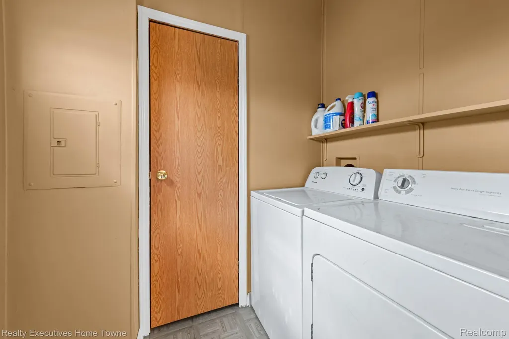 5317 Bart Casco Township MI 48064