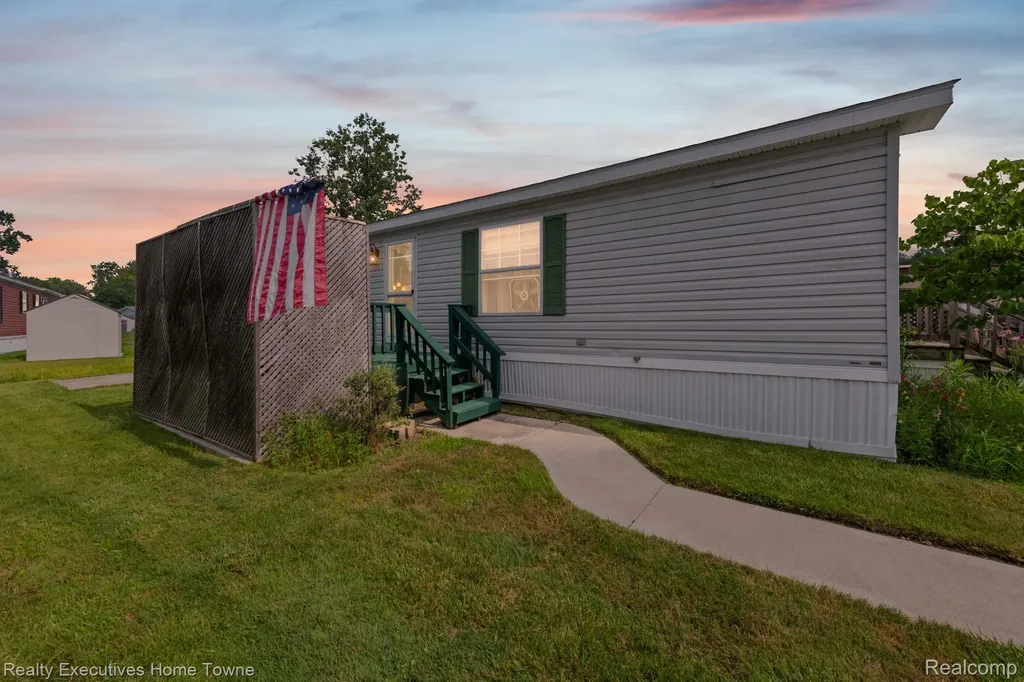 5317 Bart Casco Township MI 48064