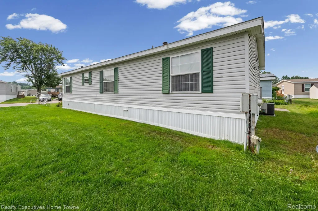 5317 Bart Casco Township MI 48064