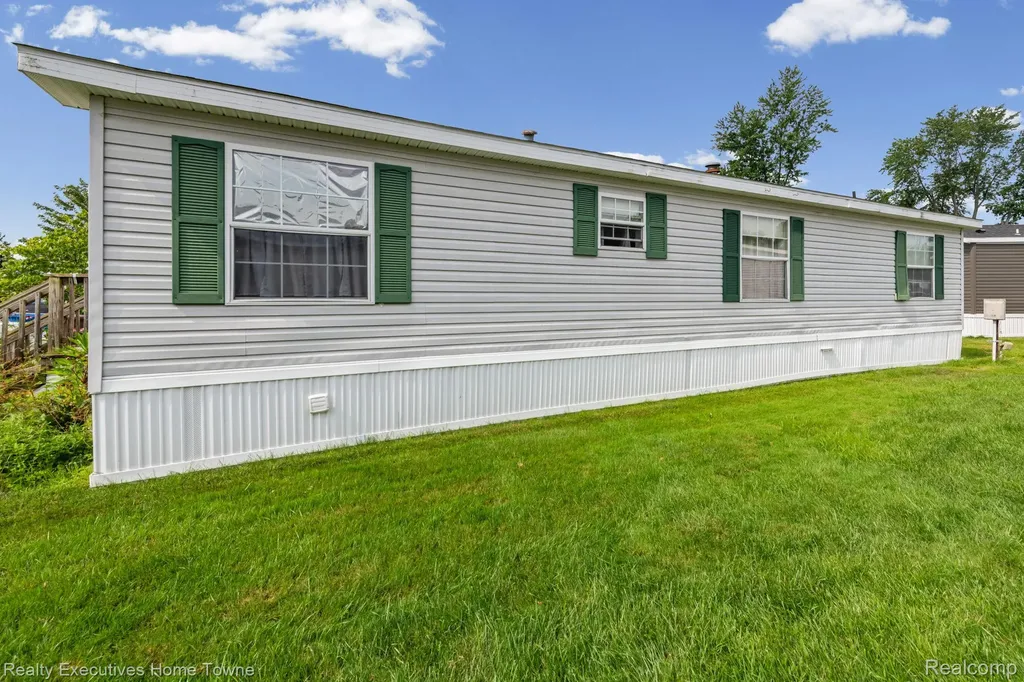 5317 Bart Casco Township MI 48064