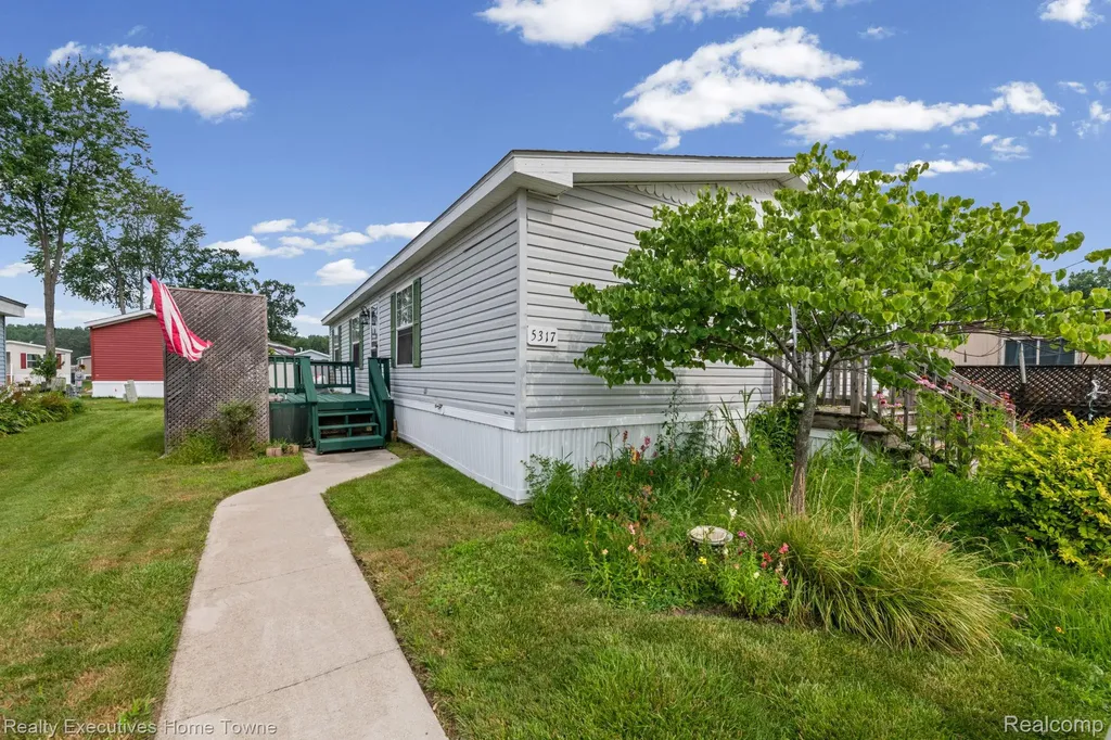 5317 Bart Casco Township MI 48064