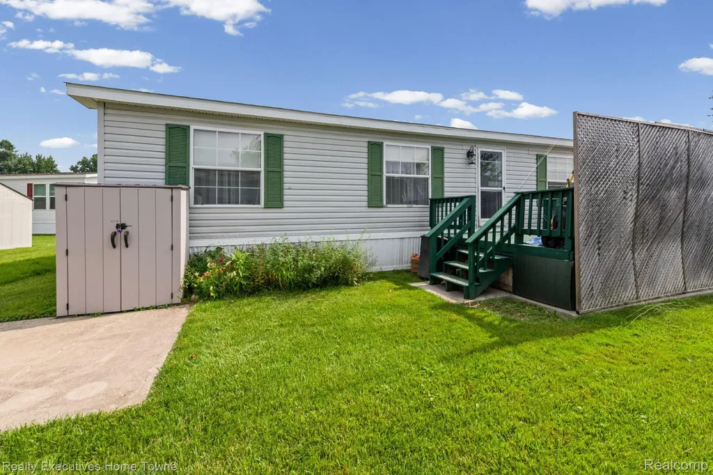 5317 Bart Casco Township MI 48064