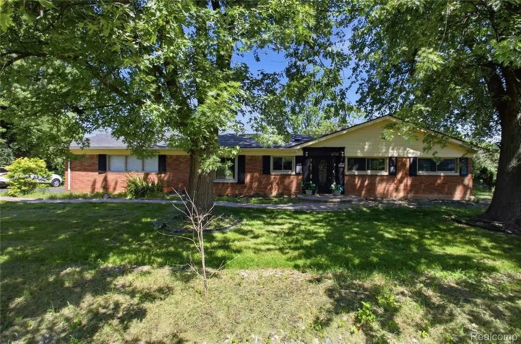 3812 Terrybrook Road West Bloomfield Charter Township MI 48322