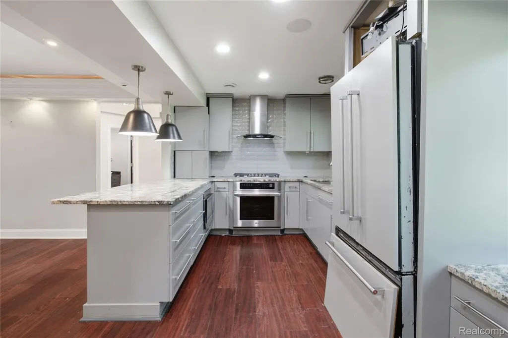 3812 Terrybrook Road West Bloomfield Charter Township MI 48322