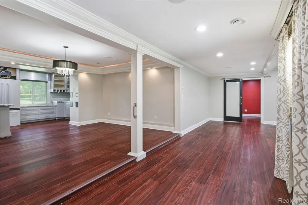 3812 Terrybrook Road West Bloomfield Charter Township MI 48322