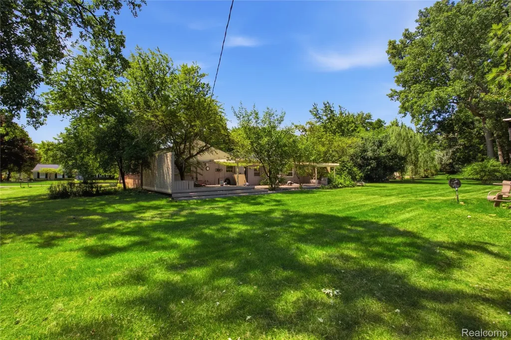 3812 Terrybrook Road West Bloomfield Charter Township MI 48322