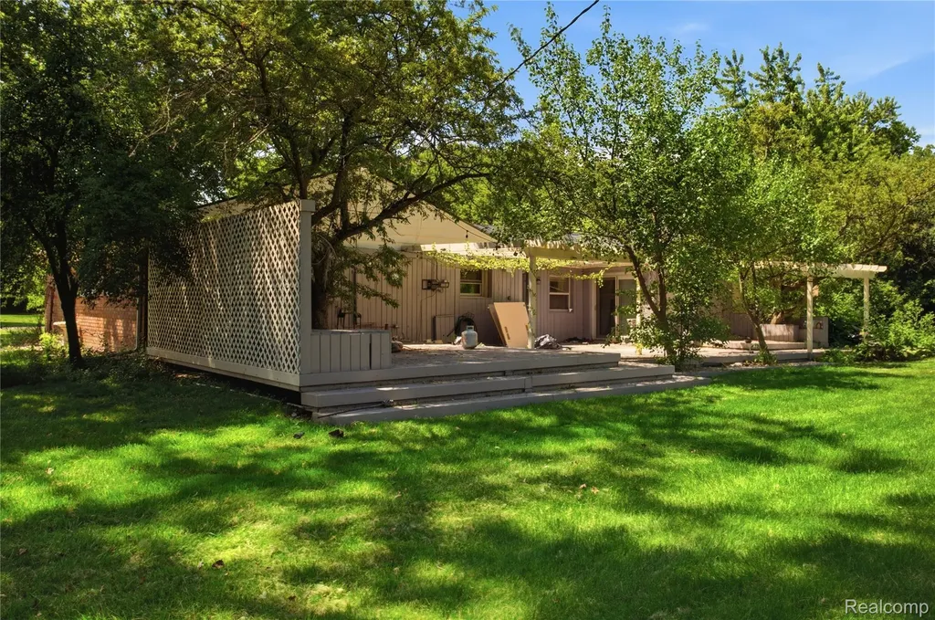 3812 Terrybrook Road West Bloomfield Charter Township MI 48322