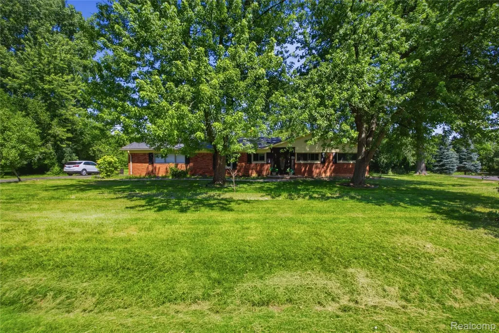 3812 Terrybrook Road West Bloomfield Charter Township MI 48322