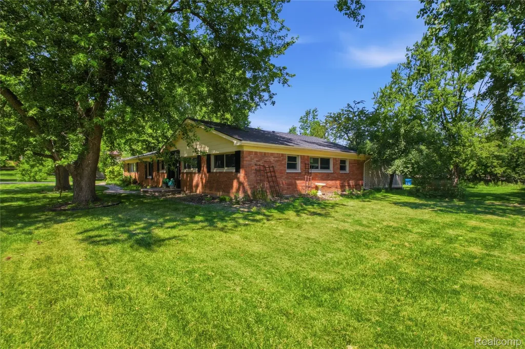 3812 Terrybrook Road West Bloomfield Charter Township MI 48322