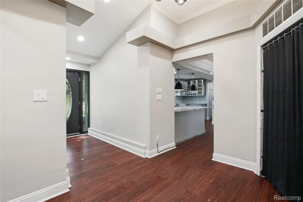 3812 Terrybrook Road West Bloomfield Charter Township MI 48322
