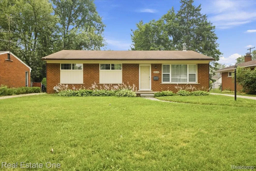 8844 Headley Drive Sterling Heights City MI 48314