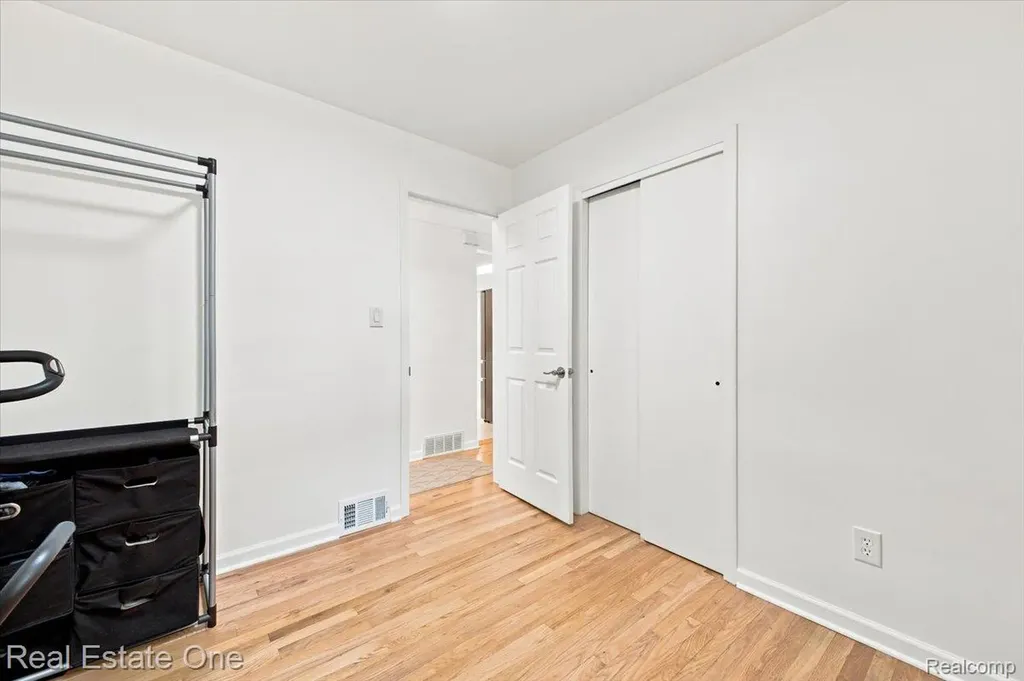 8844 Headley Drive Sterling Heights City MI 48314